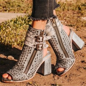 Freebird TERESA ~ Black Size 8 ~ lightly worn a couple of times, in box